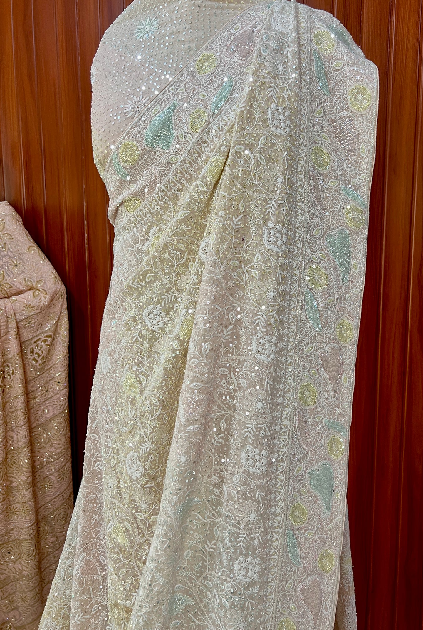 Suhaan Chikankari Ek Taar Saree